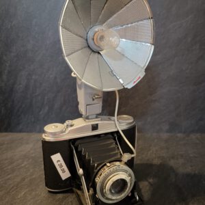 Antieke camera met flitslamp