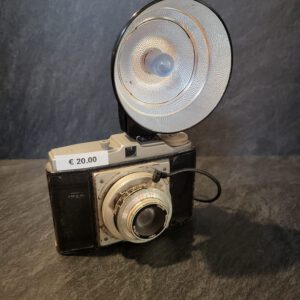 Antieke camera met flitslamp