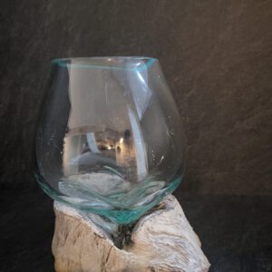 Glas op wit hout met medium kom